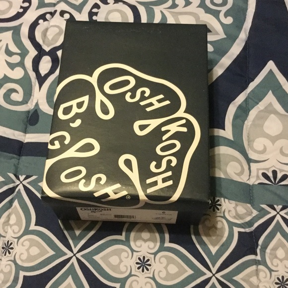 Boy’s OshKosh Sneakers w/Box - Picture 5 of 6